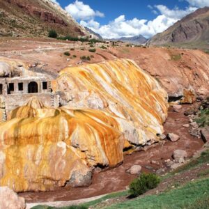 Puente del Inca, obra arquitectónica natural, vertientes de agua termal